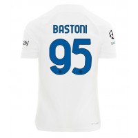 Camisa de Futebol Inter Milan Alessandro Bastoni #95 Equipamento Secundário 2023-24 Manga Curta